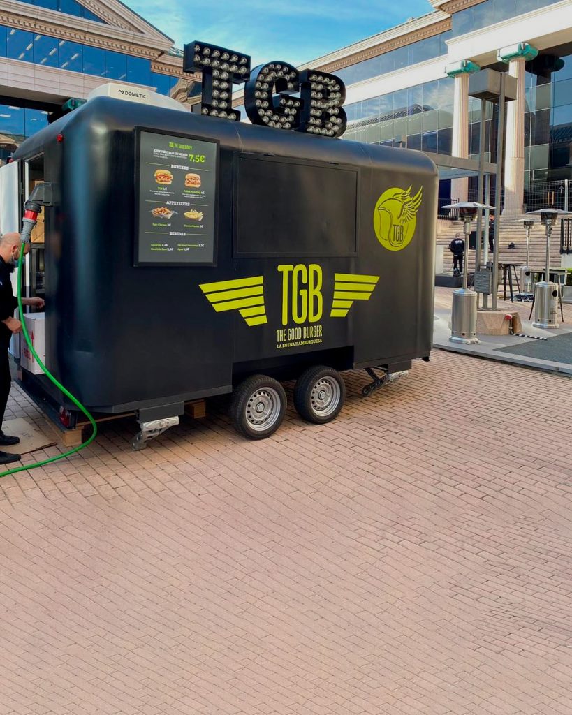 Ofrecemos venta de remolques Food Truck en Madrid, España. Ideales para eventos, festivales y más.